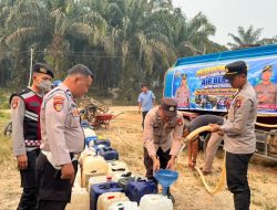 Polda Sumsel Salurkan 10 Ribu Liter Air Bersih untuk Warga Terdampak Kekeringan di Muba