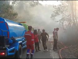 Polres Lahat, Polda Sumsel Bersama Damkar Padamkan Kebakaran Lahan Seluas Setengah Hektare di Talang Jawa Polsek Kota Agung