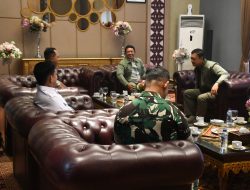Usai Tinjau Penanganan Karhutla, Danrem 044/Gapo Antar Kepulangan Kepala BNPB RI
