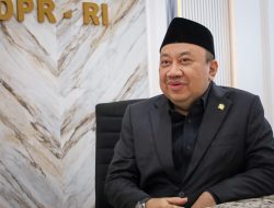 Presiden Umumkan Pengambilalihan Pengangkatan Guru, Komisi X DPR RI: Kesejahteraan Harus Meningkat