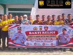 Sat Samapta Polres Aceh Timur Bersihkan Masjid Baitul Manan, Wujudkan Kehadiran Polri yang Dirasakan Masyarakat