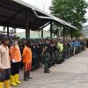 Semangat HUT ke-81 TNI, Ratusan Prajurit Bersama Instansi di Merauke Bersihkan Pasar Wamanggu