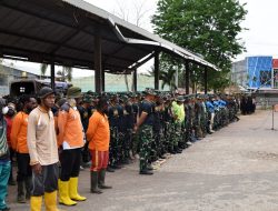 Semangat HUT ke-81 TNI, Ratusan Prajurit Bersama Instansi di Merauke Bersihkan Pasar Wamanggu