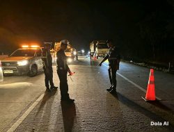 Anggota Sat Lantas Polres Mesuji Evakuasi Korban dan Kendaraan Laka Lantas di Jalan Tol Terpeka KM 246, 1 Korban Meninggal Dunia