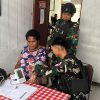 Satgas Pamtas RI – PNG Kewilayahan Yonif 147/KGJ Pos Teluk Etna Bantu Pelayanan Kesehatan Puskesmas Kiruru Kepada Masyarakat Distrik Teluk Etna