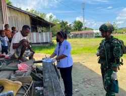 Satgas Yonif 645 GTY Pos Muara Nawa Laksanakan Kegiatan Yankes Ke Rumah Masyarakat Bersama Puskesmas Airu