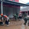 Yonif TP 951/Pandeka Marapi Gerak Cepat Bantu Penanganan Banjir di Kabupaten Solok