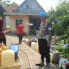 Polda Sumsel Salurkan 7.000 Liter Air Bersih untuk 100 KK di Muba