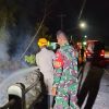Asap Pekat Ganggu Warga, Babinsa Nogosari Sigap Bantu Padamkan Kebakaran Tumpukan Sampah