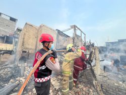 Polda Metro Jaya Buka Dapur Lapangan untuk Warga Terdampak Kebakaran Kampung Muka
