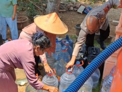Warga Kalipare Kesulitan Air, Polres Malang-BPBD Salurkan 5.000 Liter