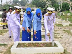 Jelang HUT TNI Ke-81, Dankodaeral XIV Ikuti Ziarah Rombongan ke TMP Sorong