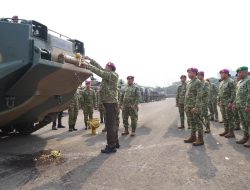 Modernisasi Alutsista Marinir, Panglima TNI Serahkan Ranpur AAV M-35 Kepada TNI Angkatan Laut