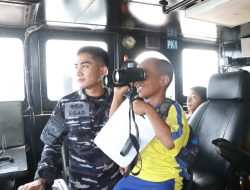Kodaeral XIV Ajak Murid Sekolah Dasar Bina Cahaya Bangsa Sorong Jelajahi KRI Sura-802