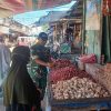 Nadi Pasar Inpres Lhokseumawe Tetap Terjaga, Personel Koramil 16/Banda Sakti Pantau Langsung Harga Sembako