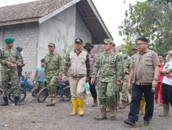 Pangdam II/Swj Tinjau Langsung Kebakaran Lahan di Desa Putak Gelumbang Muara Enim