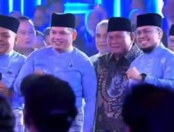 Momen Lucu dan Hangat: Presiden Prabowo Diajak Swafoto oleh Grup Musik di HUT ke-28 PAN