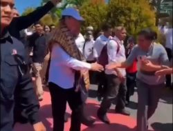 Mantan Presiden RI Joko Widodo Tinjau dan Berbagi Semangat dengan Korban Gempa di Pulau Palue, NTT