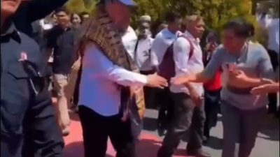 Mantan Presiden RI Joko Widodo Tinjau dan Berbagi Semangat dengan Korban Gempa di Pulau Palue, NTT