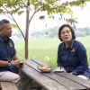 Kunjungan Kerja Produktif: Mantan Menkeu Sri Mulyani dan Menkeu Suahasil Nazara Diskusi Intensif di Perjalanan Menuju Cirebon