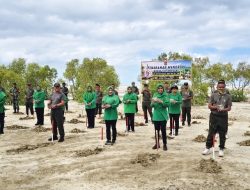 Menjaga Pantai dan Masa Depan, Personel Kodim 1707/Merauke Bersama Masyarakat Tanam Mangrove di Pantai Payum
