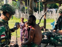 Peduli Kesehatan Masyarakat, Satgas Yonif 645/GTY Gelar Pelayanan Kesehatan dan Anjangsana di Benawa