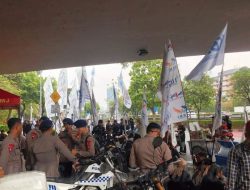 Danpas Pelopor Pantau Langsung Pengamanan Aksi Buruh di DPR/MPR, 1.600 Personel Korbrimob Disiagakan