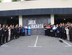 Jaga Pelajar, Polres Metro Bekasi Kota Bersama Bank Raya Serahkan Lima Tablet kepada Siswa SMK