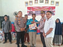 Jajaran Polres Mesuji Gelar Jumat Curhat di Desa Bujung Buring, Serap Aspirasi dan Bagikan Sembako