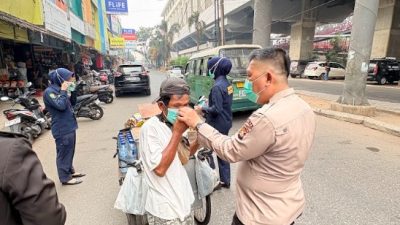 Polda Sumsel Salurkan 2.000 Masker di Palembang, Hadirkan Perlindungan Kesehatan bagi Warga