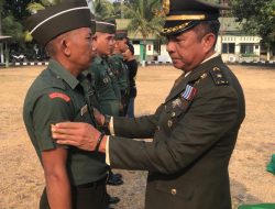Momen Peringatan HUT ke-81 TNI, Kodim 1310/Bitung Gelar Upacara, Pelantikan Kenaikan Pangkat dan Serahkan Piala Lomba PBB Antar SMA