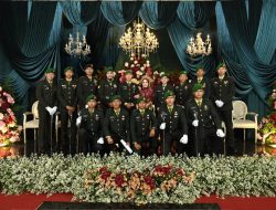 Dandim 0825/Banyuwangi Jadi Inspektur Upacara Pernikahan Pedang Pora, Momen Khidmat di Tengah Kebahagiaan Dua Keluarga
