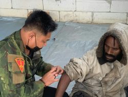 Satgas Yonif 2 Marinir Obati Luka Warga Kampung Waghete