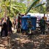 Kemarau Mulai Terasa, Koramil Gesi Pasok Air Bersih untuk Warga