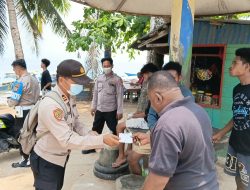 Polsek Sorong Kepulauan Bagikan Masker, Imbau Warga Jaga Kesehatan