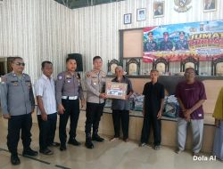 Polres Mesuji Gelar Jumat Curhat di Desa Pancawarna, Bagikan 25 Paket Sembako untuk Warga Kurang Mampu