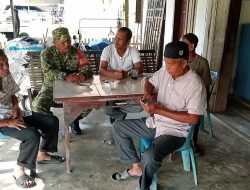 Babinsa Ingatkan Warga Jaga Kebersihan Saluran Air Saat Musim Hujan