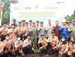 Pangdam XIX/Tuanku Tambusai dan Kabaharkam Polri Tanam 20.000 Pohon di Siak