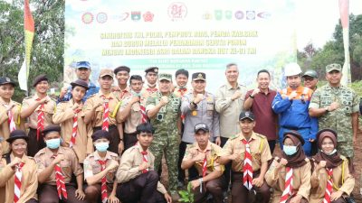 Pangdam XIX/Tuanku Tambusai dan Kabaharkam Polri Tanam 20.000 Pohon di Siak