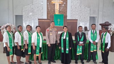 Wujudkan Semangat “Polisi Bersama Masyarakat”, Wakapolresta Sorong Kota Ajak Jemaat Gereja Paulus Saoka Peduli Kamtibmas dan Lingkungan