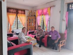Lewat Obrolan Santai di Rumah Warga, Anggota Polsubsektor Jelimpo Tanamkan Kesadaran Cegah Kriminalitas
