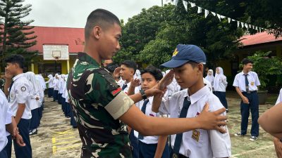 Tanamkan Kedisiplinan Sejak Dini, Yonif TP 951/PM Bersama Koramil 07/Rambatan Latih PBB Siswa-siswi SMPN 03 Rambatan