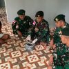 Gencarkan Komsos dan Edukasi Hukum, Satgas Pamtas Yonarmed 13/Nanggala Terima Penyerahan Sukarela 1,1 Kg Sisik Trenggiling dari Warga Perbatasan