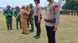 Tandai Siap Kerja! Wabup Mansel Sematkan Pita dan Alat Kerja Kepada Satgas TMMD ke-130 di Ransiki