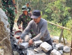 Semangat Tak Kenal Usia: Pak Darto dan Satgas TMMD 130 Ukir Karya di Lereng Desa Taji