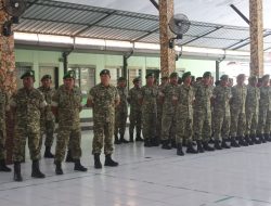 Penuh Penghargaan atas Pengabdian, Dandim 1413/Buton Lepas 28 Personel Lanjutkan Tugas di Satuan Baru