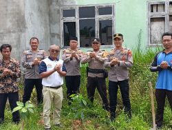 Dukung Program Kapolri, Polres Mesuji Gelar Green Policing dengan Tanam Pohon di Desa Labuhan Permai