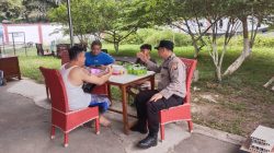 Dengan Slogan “Polisi Bersama Masyarakat”, Anggota Jelimpo Sambangi Warga Sambil Ngopi