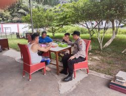 Dengan Slogan “Polisi Bersama Masyarakat”, Anggota Jelimpo Sambangi Warga Sambil Ngopi