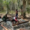 Penuhi Kebutuhan Dasar Masyarakat, Satgas TMMD ke-130 Kodim 1808/Mansel Bangun MCK di Kampung Yamboi